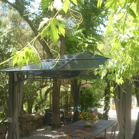 Demeure traditionnelle en pierre avec piscine-3